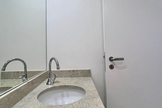 Lavabo de apartamento à venda com 1 quarto, 57m² em Cambuí, Campinas