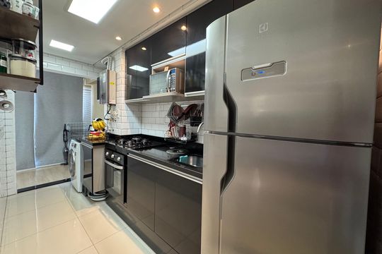Cozinha de apartamento à venda com 2 quartos, 50m² em Jardim Roberto, Osasco