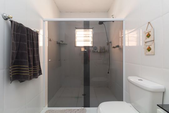 Banheiro da Suíte de casa à venda com 2 quartos, 63m² em Vila Marilena, São Paulo