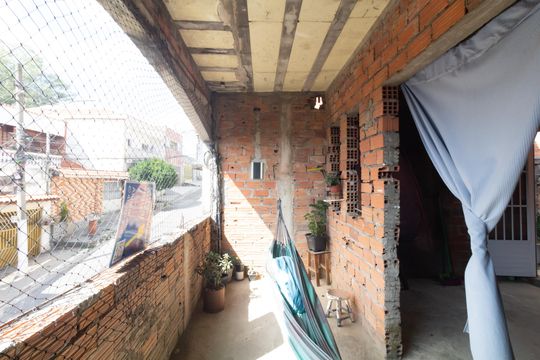 Varanda de casa à venda com 2 quartos, 63m² em Vila Marilena, São Paulo