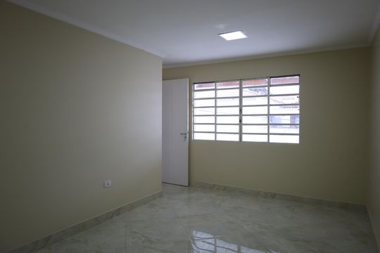 Casa para alugar com 3 quartos, 200m² em Jardim Alzira, São Paulo