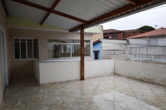 Casa para alugar com 3 quartos, 200m² em Jardim Alzira, São Paulo