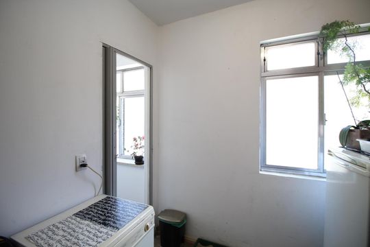 Quarto de Serviço de apartamento à venda com 4 quartos, 184m² em Petrópolis, Porto Alegre