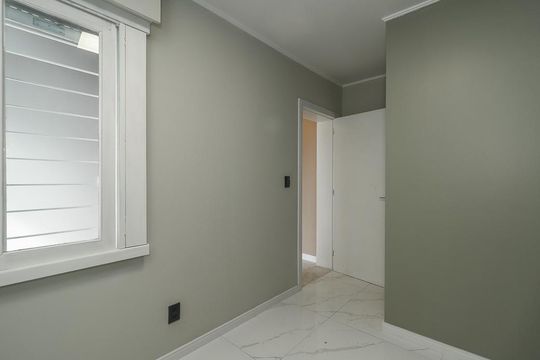 Escritório de casa à venda com 3 quartos, 223m² em Jardim Lindóia, Porto Alegre