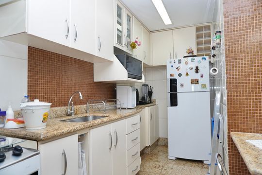 Cozinha de apartamento à venda com 3 quartos, 85m² em Cidade Nova, Belo Horizonte