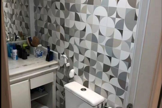 Banheiro de apartamento para alugar com 2 quartos, 70m² em Barra da Tijuca, Rio de Janeiro