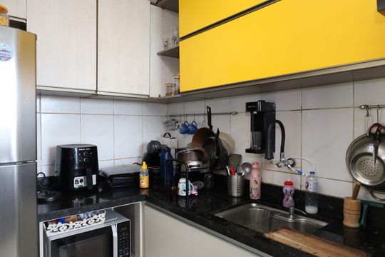 Cozinha de apartamento à venda com 2 quartos, 49m² em Jardim Planalto, São Paulo