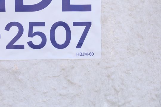 Placa instalada na fachada do condomínio - Código da placa: HBJM-60 de apartamento à venda com 2 quartos, 49m² em Jardim Planalto, São Paulo
