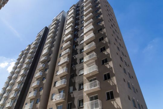 Fachada do bloco de apartamento para alugar com 2 quartos, 40m² em Vila Sul Americana, Carapicuíba