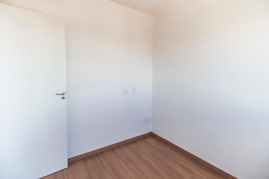 Quarto 2 de apartamento para alugar com 2 quartos, 40m² em Vila Sul Americana, Carapicuíba
