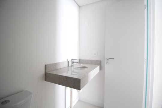 Banheiro da Suíte 1 de apartamento à venda com 1 quarto, 83m² em Rio Branco, Porto Alegre