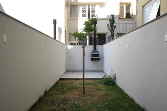 Quintal de apartamento à venda com 1 quarto, 83m² em Rio Branco, Porto Alegre