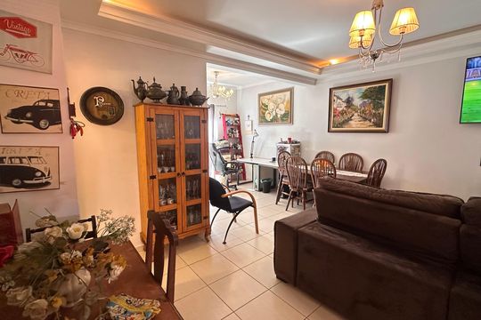 Casa à venda com 3 quartos, 101m² em Jardim Sabara, São Paulo