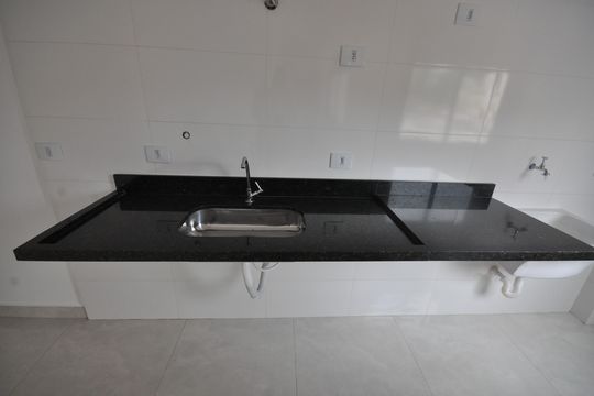 Cozinha de apartamento à venda com 2 quartos, 45m² em Vila Rosa, São Paulo