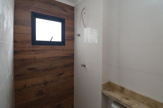 Banheiro de apartamento à venda com 2 quartos, 45m² em Vila Rosa, São Paulo