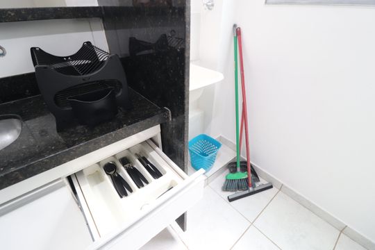 Cozinha de apartamento para alugar com 2 quartos, 44m² em Gávea, Uberlândia