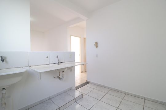 Cozinha de apartamento para alugar com 2 quartos, 44m² em Gávea, Uberlândia