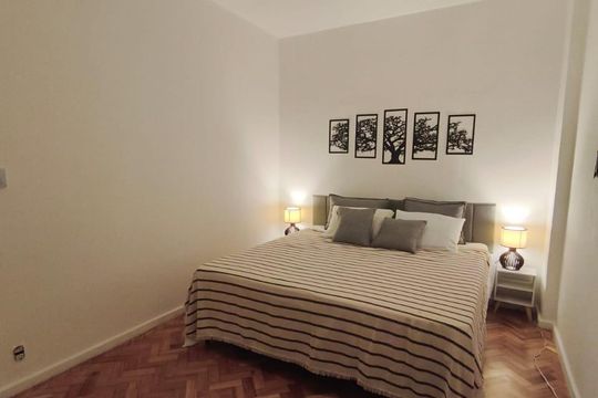 Quarto de apartamento à venda com 3 quartos, 110m² em Leme, Rio de Janeiro