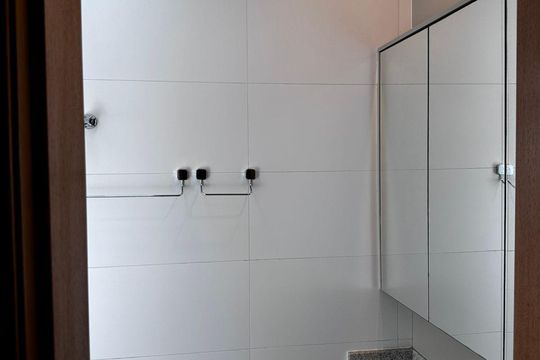 Banheiro de casa de condomínio para alugar com 4 quartos, 260m² em Granja Marileusa, Uberlândia