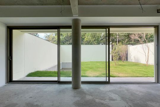 Sala de casa de condomínio à venda com 4 quartos, 584m² em Alto de Pinheiros, São Paulo