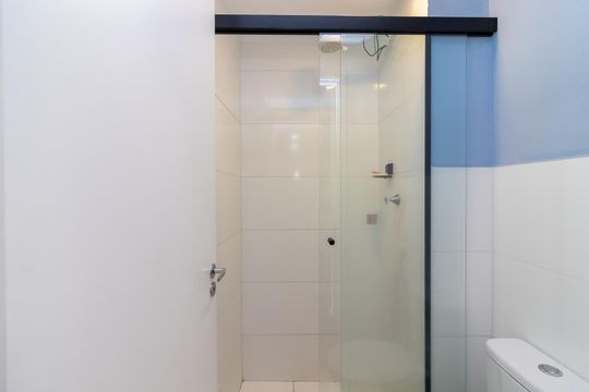 Banheiro de apartamento à venda com 2 quartos, 34m² em Vila Diva, São Paulo