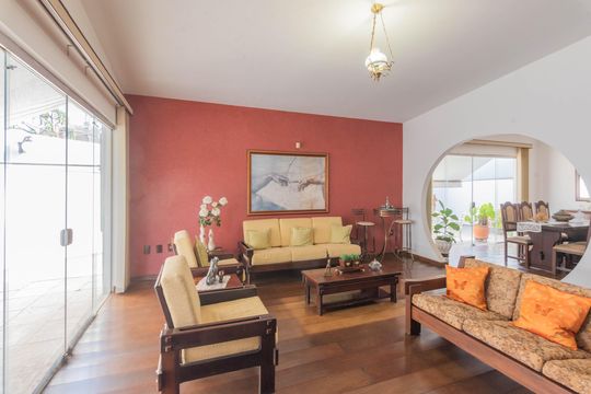 Casa à venda com 3 quartos, 300m² em Guarani, Campinas