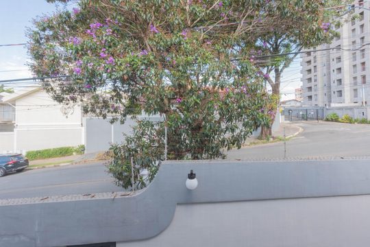 Vista da Sala de TV de casa à venda com 3 quartos, 300m² em Guarani, Campinas