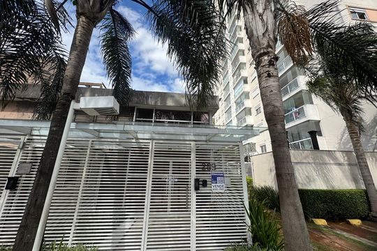 Placa instalada na fachada do imóvel de apartamento à venda com 2 quartos, 108m² em Vila Endres, Guarulhos