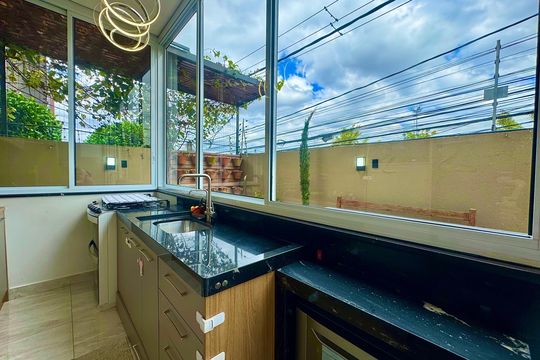 Cozinha de apartamento à venda com 2 quartos, 108m² em Vila Endres, Guarulhos