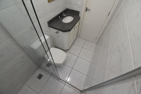 Banheiro 2 de apartamento à venda com 3 quartos, 102m² em Bigorrilho, Curitiba