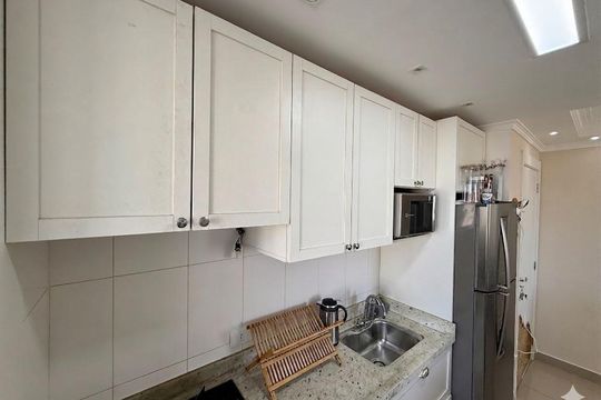 Cozinha de apartamento à venda com 2 quartos, 43m² em Santo Amaro, São Paulo