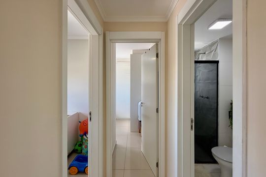 Corredor Quartos de apartamento à venda com 2 quartos, 43m² em Santo Amaro, São Paulo