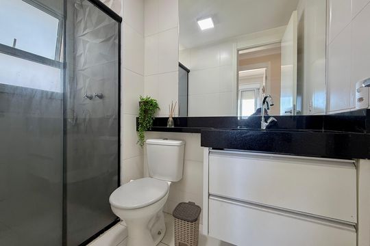 Banheiro de apartamento à venda com 2 quartos, 43m² em Santo Amaro, São Paulo