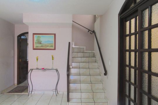 Casa à venda com 4 quartos, 205m² em Pestana, Osasco
