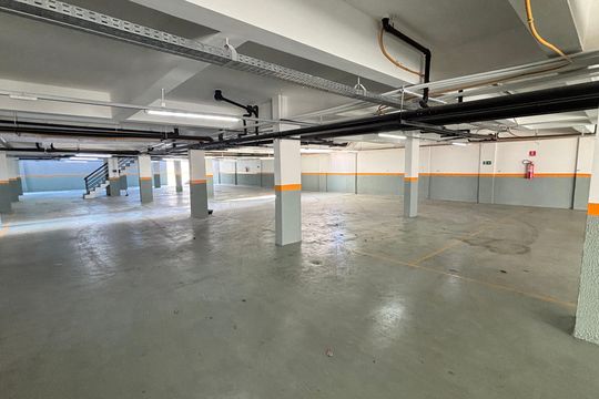 Garagem de apartamento à venda com 2 quartos, 95m² em Vila Eldizia, Santo André