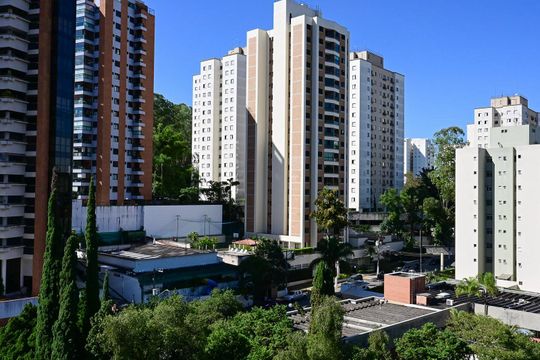 Vista da Suíte 2 de apartamento para alugar com 3 quartos, 173m² em Panamby, São Paulo