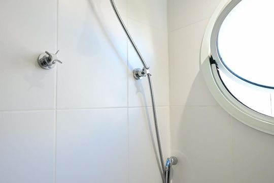 Chuveiro do Banheiro  de apartamento para alugar com 3 quartos, 173m² em Panamby, São Paulo