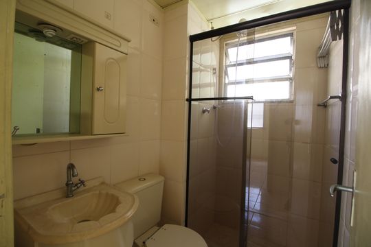 Banheiro de apartamento à venda com 1 quarto, 37m² em Taquara, Rio de Janeiro