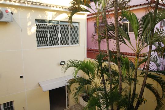 Quintal fundos de casa à venda com 4 quartos, 247m² em Vila da Penha, Rio de Janeiro
