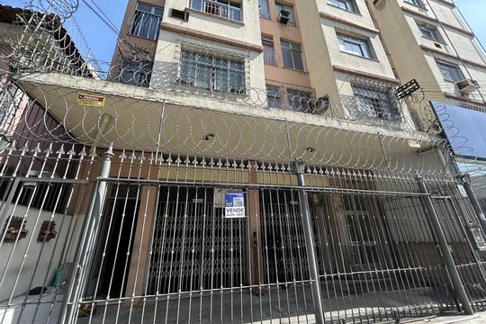Fachada + placa de apartamento à venda com 2 quartos, 64m² em Cachambi, Rio de Janeiro