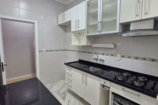 Cozinha de apartamento à venda com 2 quartos, 60m² em Nonoai, Porto Alegre