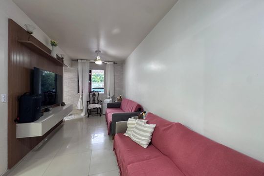 Sala de casa de condomínio à venda com 3 quartos, 118m² em Vargem Pequena, Rio de Janeiro