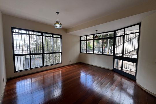 Apartamento para alugar com 4 quartos, 210m² em Santo Antônio, Belo Horizonte