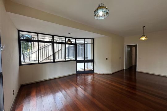 Apartamento para alugar com 4 quartos, 210m² em Santo Antônio, Belo Horizonte