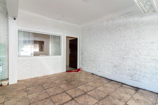 Garagem de casa à venda com 4 quartos, 210m² em Jardim São Paulo, São Paulo