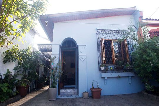 Fachada de casa à venda com 2 quartos, 98m² em Santana, Porto Alegre