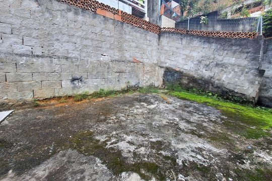 Quintal de casa à venda com 3 quartos, 90m² em Sapê, Niterói