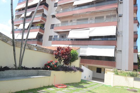 Fachada do bloco de apartamento à venda com 4 quartos, 300m² em Vila Valqueire, Rio de Janeiro