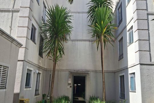 Fachada do bloco de apartamento para alugar com 2 quartos, 45m² em Água Chata, Guarulhos