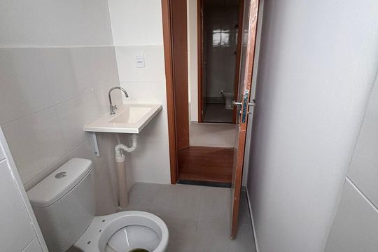Banheiro de apartamento à venda com 2 quartos, 47m² em Rio do Ouro, Niterói